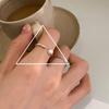Dongdaemuns minimalistiske vridningsring og zirkonarmbåndssett for kvinner