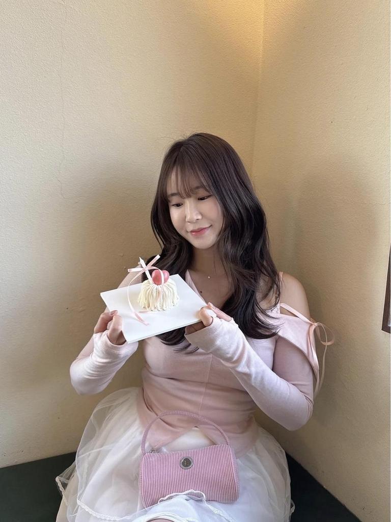 Notyourrose Miu-Style One-Shoulder Fake Two-Piece Top for Spring/Summer