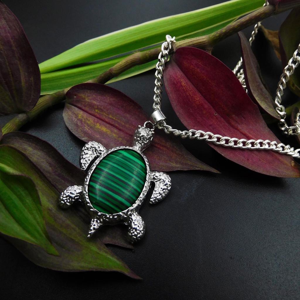 Silver 925 Beautiful Pendant With Chain 97.00 Ct Natural Turtle Fancy Green Jade P-2073-S