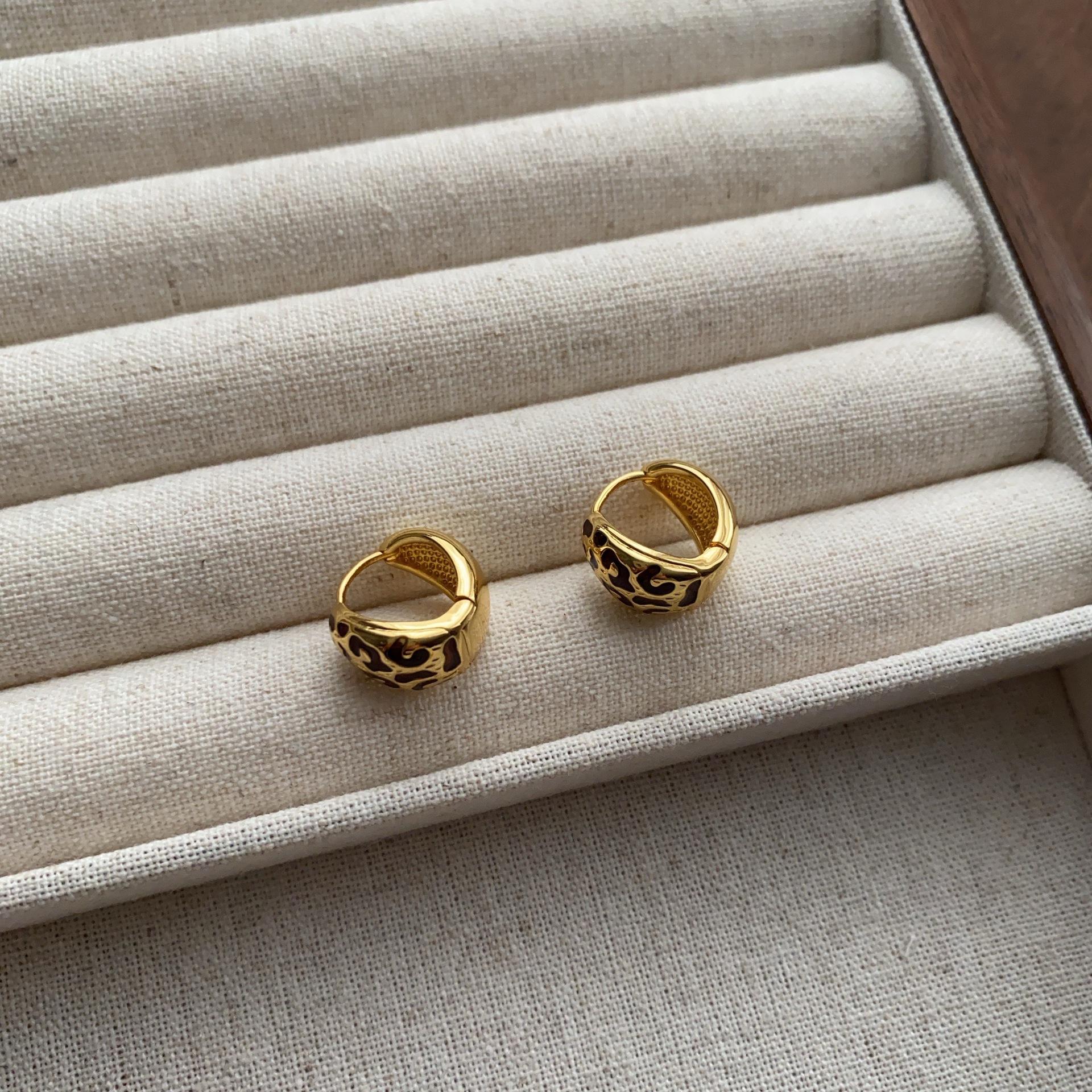 Retro metal leopard print stud earrings full curved enamel earrings wild exquisite earrings
