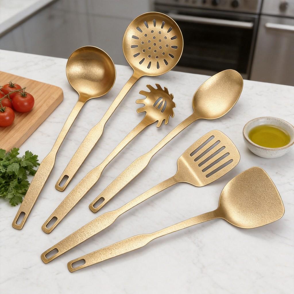Set med köksredskap i rostfritt stål med värmebeständig design för effektiv matlagning hemma