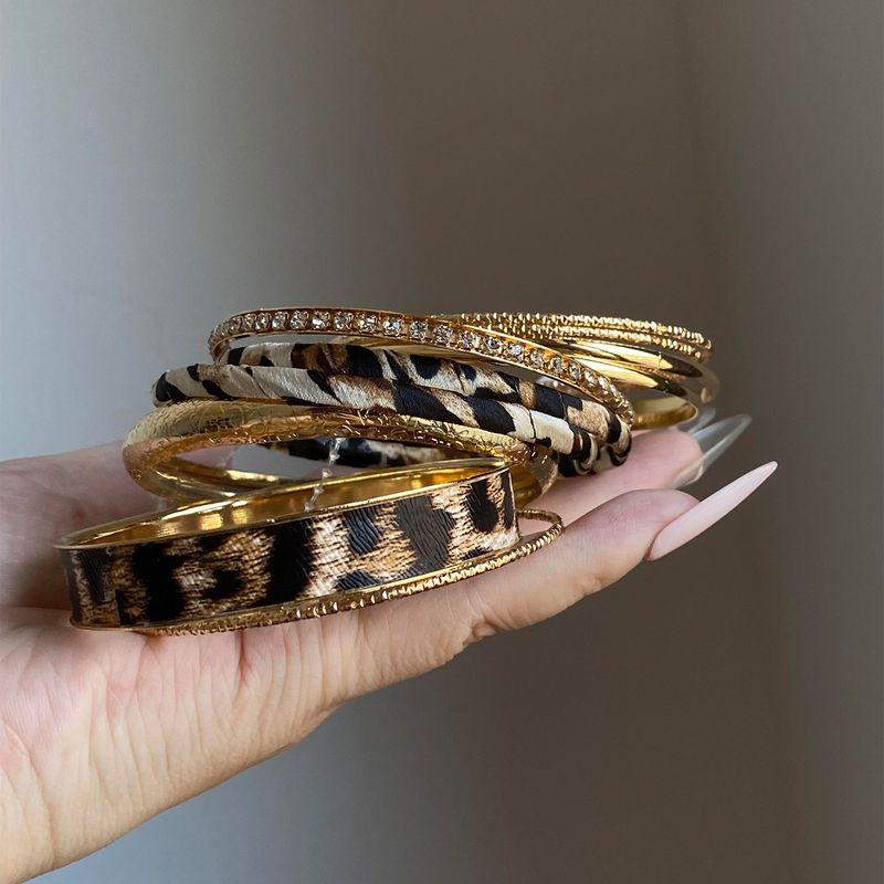 

Vintage-Style Shibuya Hottie Leopard Print Stacked Bracelets Retro European and American Style Unique Bracelets Niche High-End Versatile Jewelry Leopard Print Stacked Bracelets Set of 10