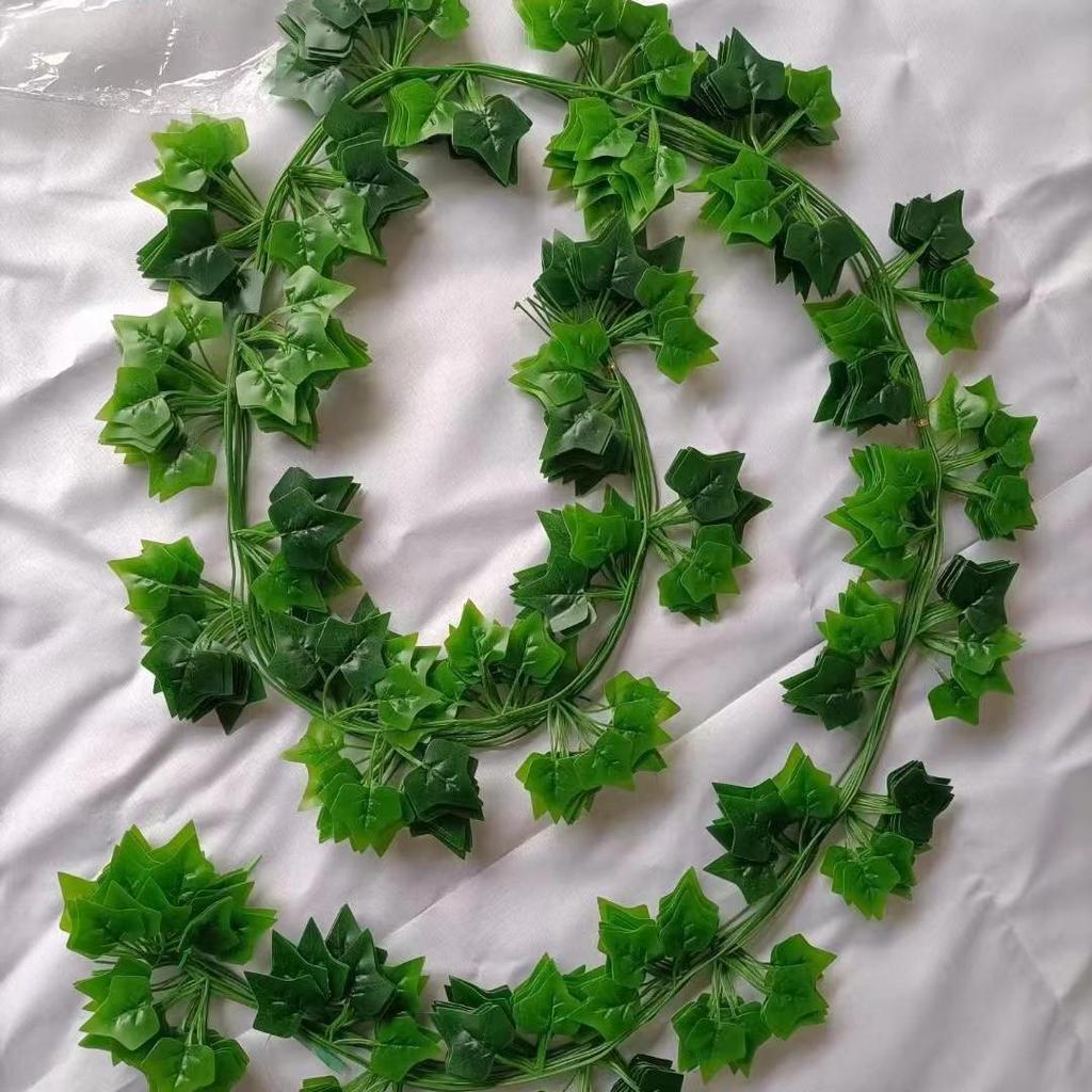 Artificial Rattan Green Pothos Leaf Vine: Decorative Plastic Plant for Ceiling or Home Décor