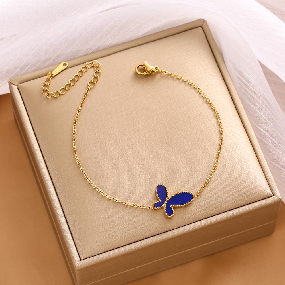 High-End Titanium Steel Four-Leaf Clover Bracelet with Shell Pendant – Durable, Fade-Resistant Design