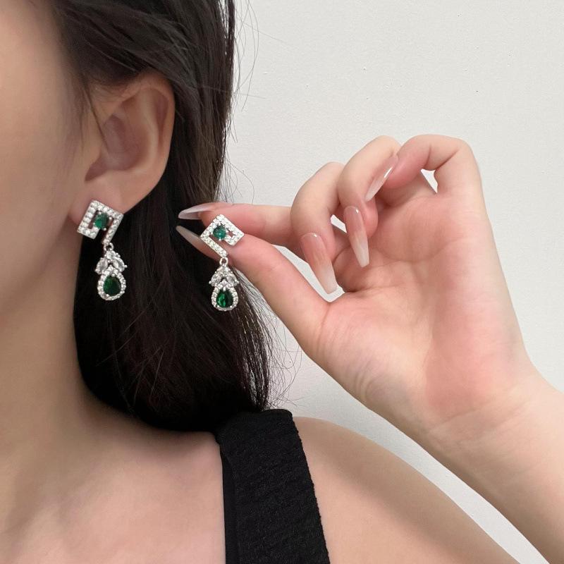 2024 Emerald Stud Earrings: Luxury Chinese Style Dangle for Women
