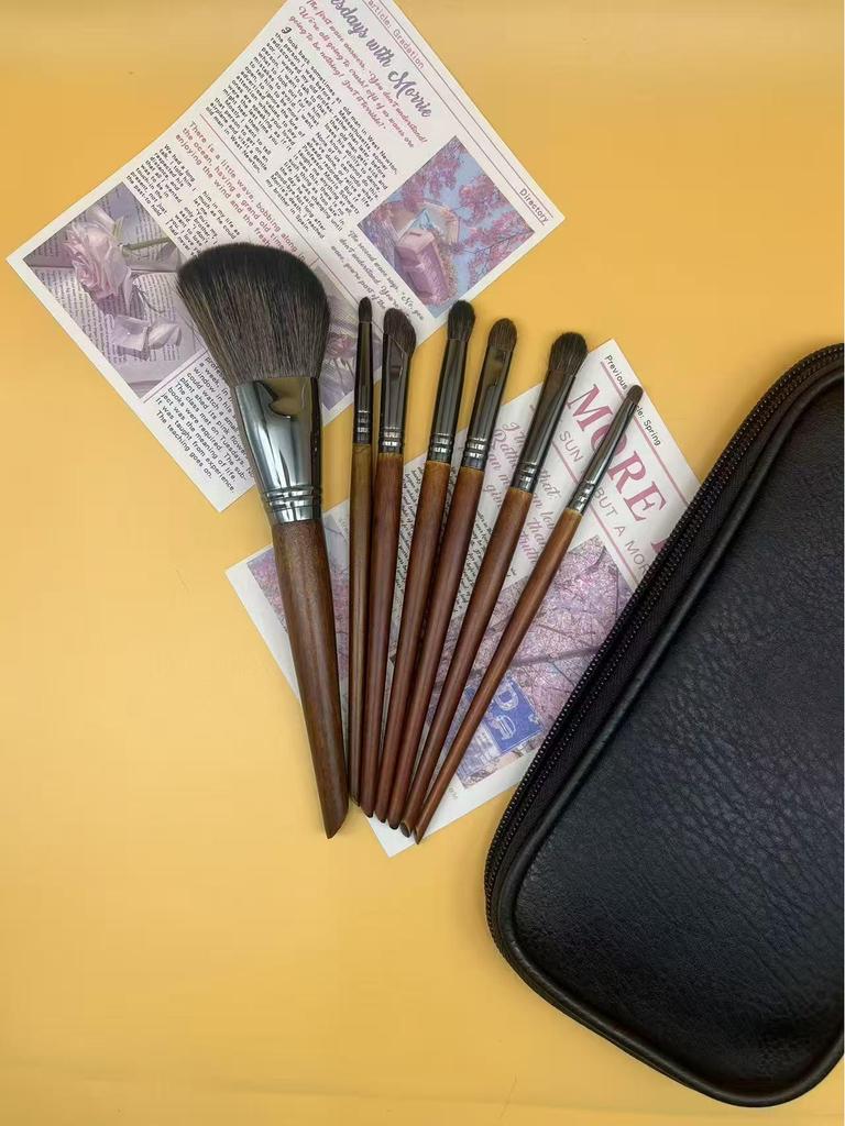 Conjunto de Pincéis de Maquiagem de Pelo de Animal com 7 Peças: Pó, Blush, Ferramentas de Base para Iniciantes