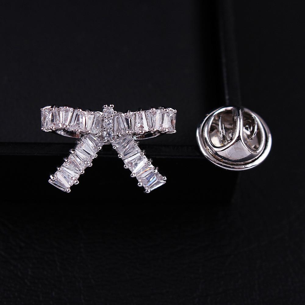 

Женская брошь-бант из корейского хрусталя высокого класса с микропаве из цирконов - Аксессуар-пряжка против оголения