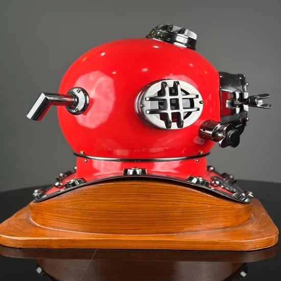 45,72 cm Czerwony Hełm Nurkowy Głębokomorski z Drewnianą Podstawą Marynistyczny Nauticzny Hełm do Nurkowania Scuba Boston Najlepszy Przedmiot na Prezent