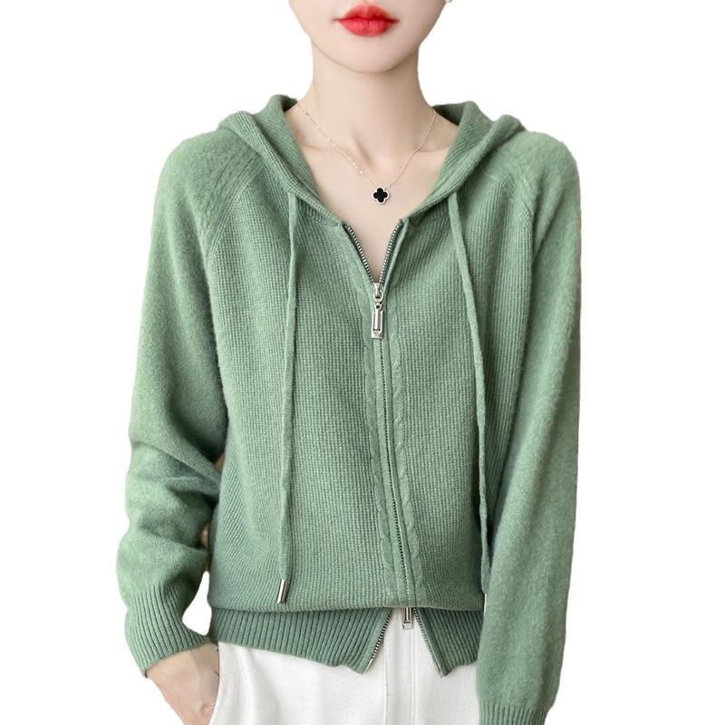 Dámský vlněný svetr podzim 2025 - Jednobarevný, na zip, s kapucí, přiléhavý pletený oděv.