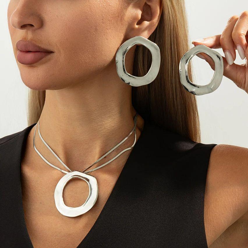 Salircon Exaggerated Geometric Circular Hollow Pendant Necklace Earring Set Women HipHop Flat Snake Metal Clavicle Chain Jewelry