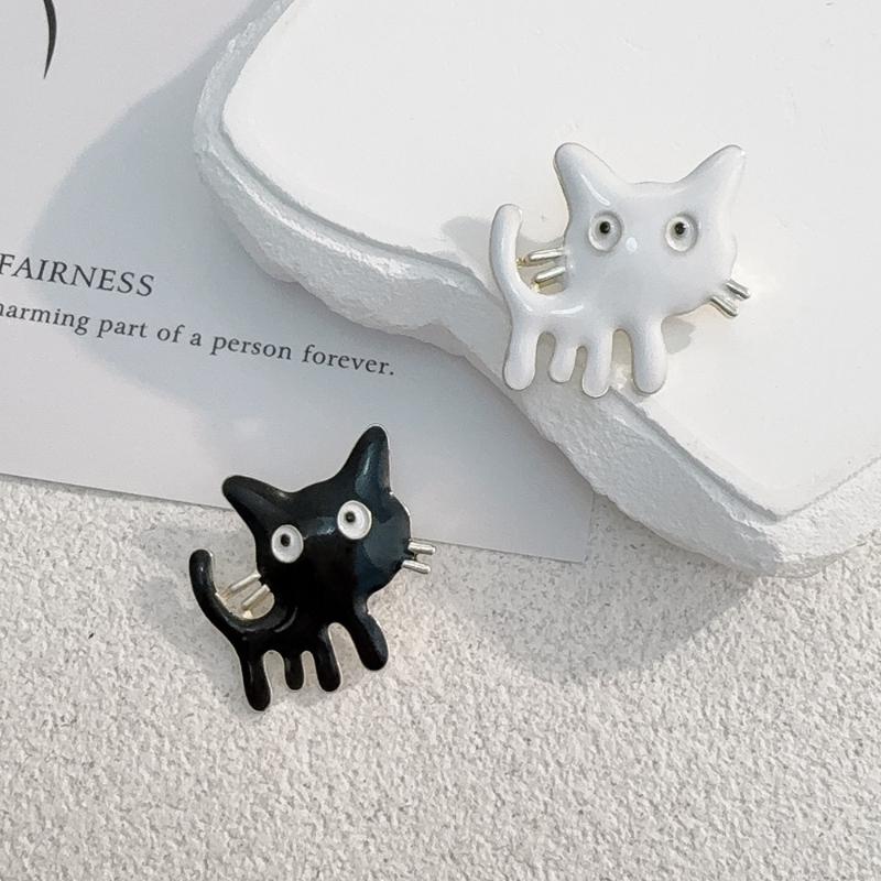 Green-eyed Cat Brooch Geometric Kitten Enamel Pin Lapel Pins Backpack Clothing Scarf Accessories Fashion Animal Jewelry Gift