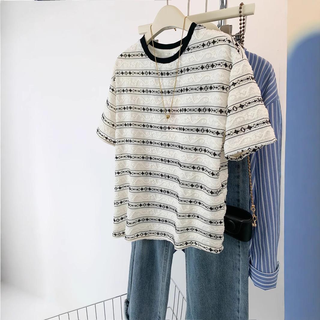 

Hollow jacquard striped short-sleeved T-shirt fashionable versatile and thin on clothes 2025 summer loose niche women s clothing M белый