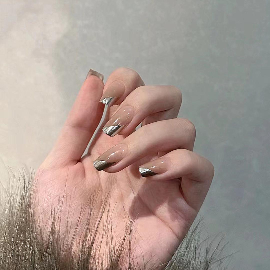 

Французские накладные ногти с косым краем, носимые, с градиентом, серебристые - Короткие отбеливающие накладные ногти C591-Graceful [Glue Version]