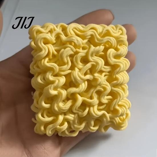 Decorative PLA Plastic Crafts 3D Printed Instant Noodle Figurine, Realistic Ramen Snack Desk Ornament, Novelty Gag Gifts for Coworkers Creative