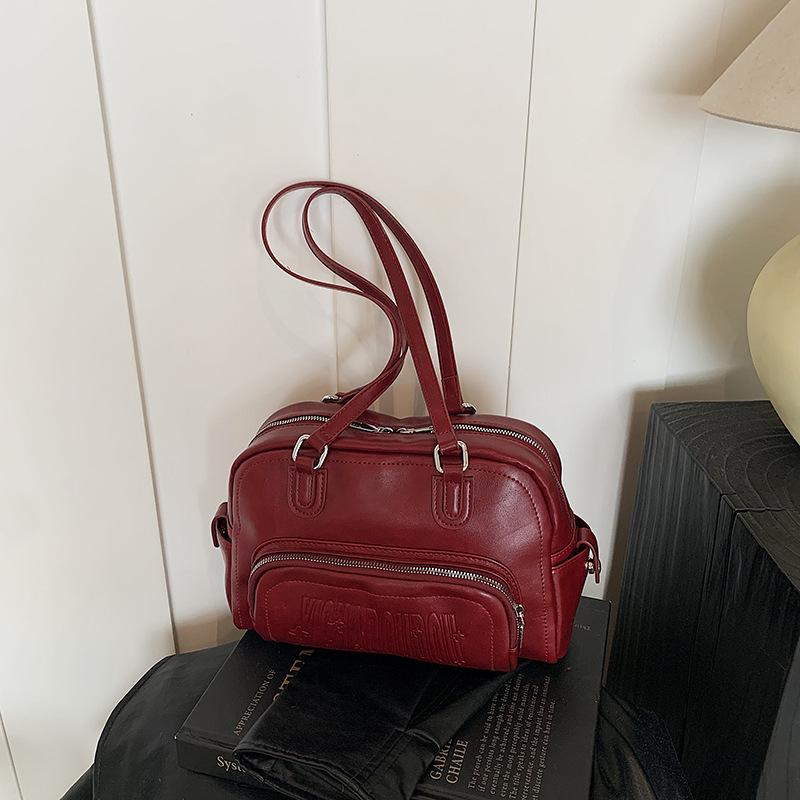 

2025 новый модный тренд легкая ретро бейсбольная сумка женская на плечо большая вместимость 29*9*20 бордовый