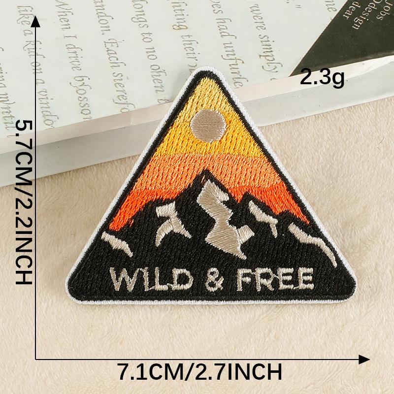 Вышитая нашивка «Горный закат» для кепок и одежды