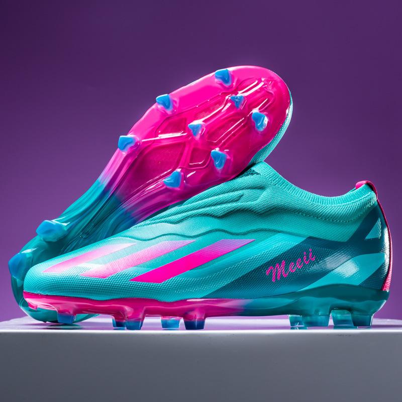 20252025 Seamless Fly-woven Football Shoes Men's and Women's Low-top Students' Broken Nails and Spikes Competition Training Shoes