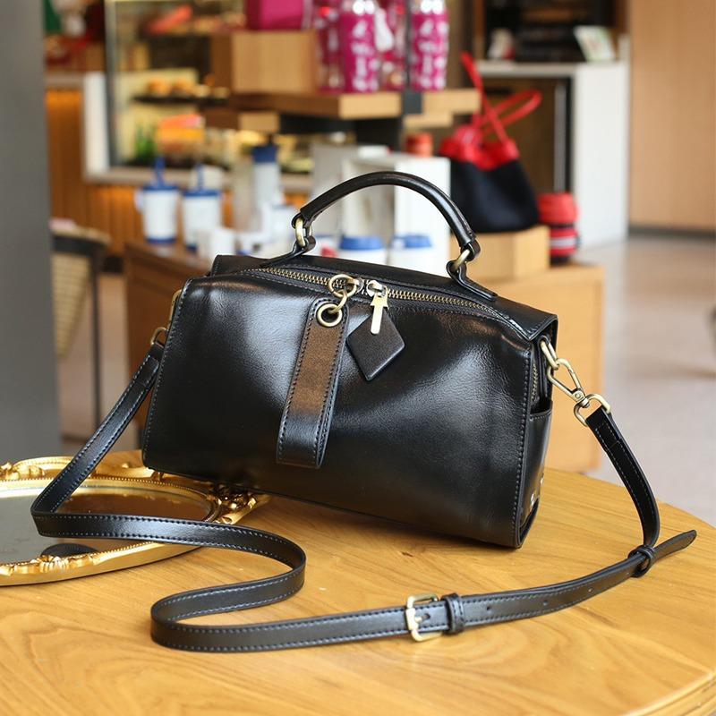 

Imported First-layer Cowhide Women s Bag Crossbody Commuter Bag New Autumn and Winter Temperament Portable Boston Pillow Bag 23*10*15 чорний