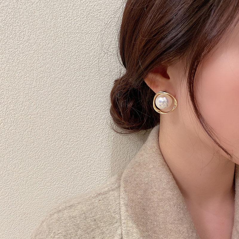 Dongdaemun 925 Silver Pearl Stud Earrings - Retro French Elegance, Versatile Women's Accessory