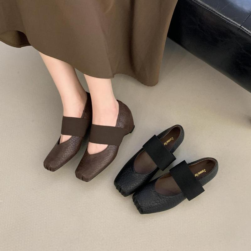 Niche design sense one word pig nose ballet single shoes women's spring and autumn new square head inner height increase Mary Jane shoes women