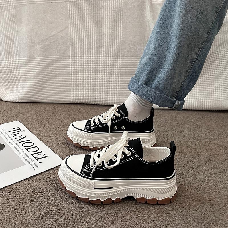 

Новые знаменитости из Интернета белые туфли универсальные туфли на платформе из парусины для женщин 2025 нишевая обувь для кексов весенние спортивные и развлекательные туфли 40 чёрный