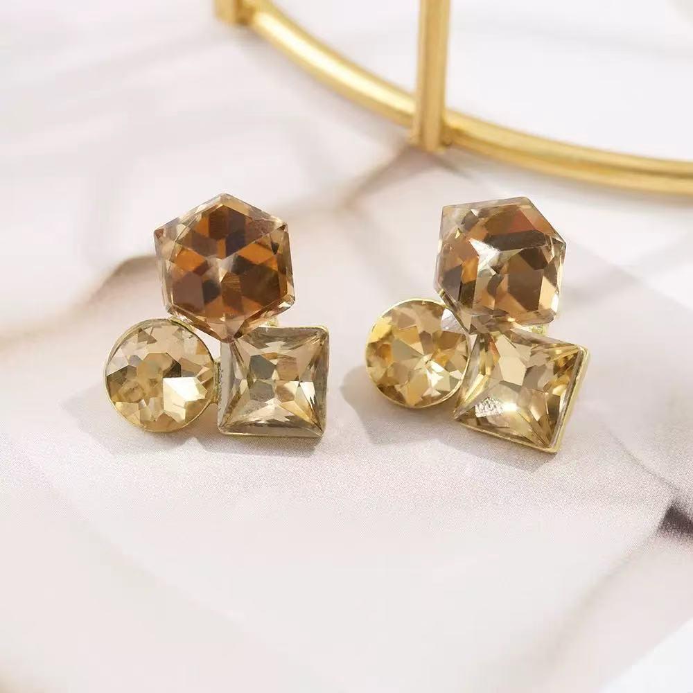 Gradient Color Irregular Cube Stud Earrings: European & American Fashion Trend for Women