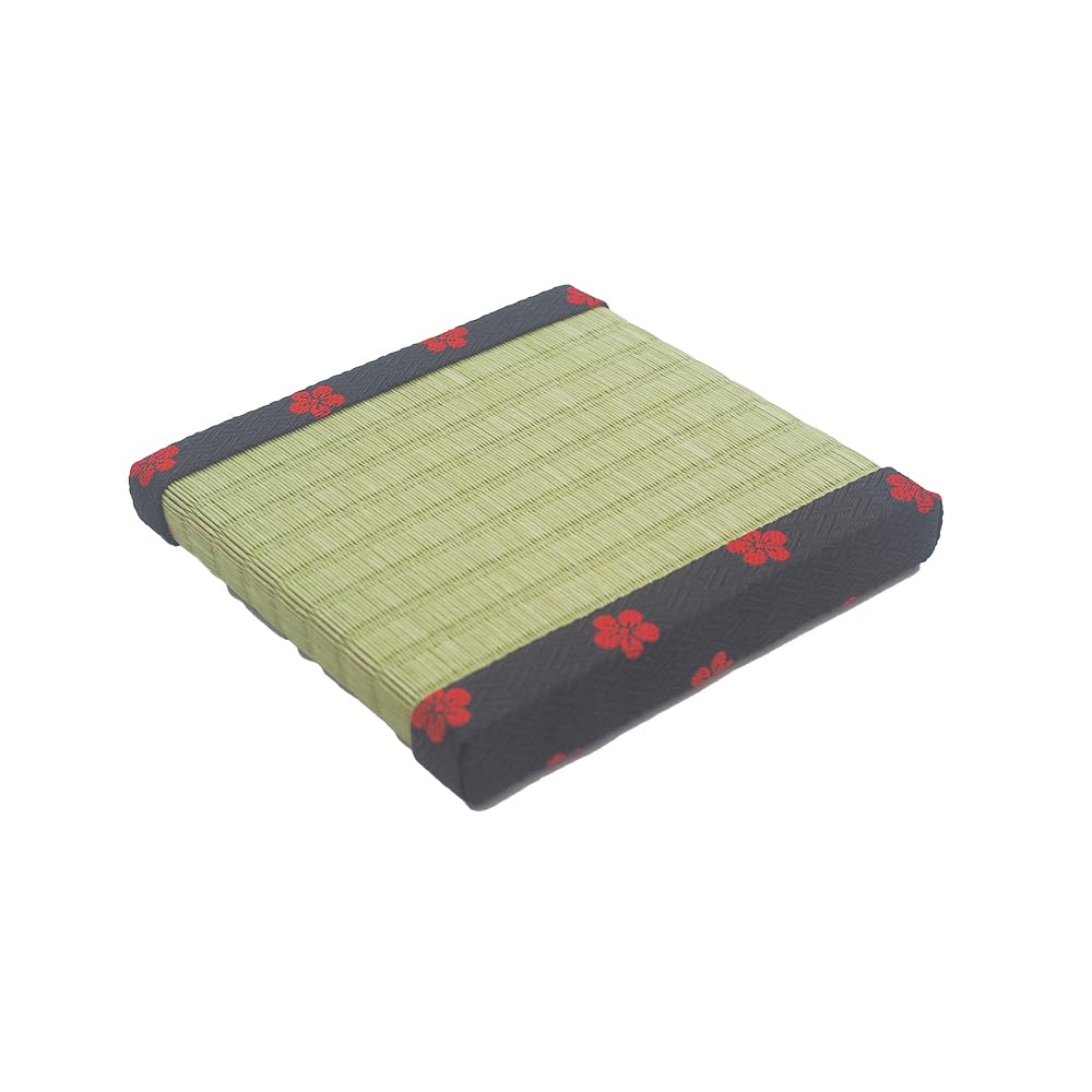 

Maruyoshi Pottery Plum (Black) Square [Kumamoto-grown rush grass, mini tatami mat, can be used as a mat for ornaments or as a coaster] T0009