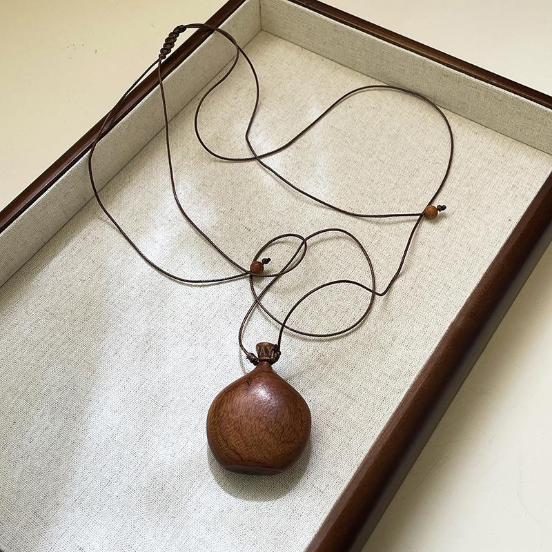 Collana a Perline con Fiaschetta in Legno Naturale Etnica per Donna Catena Lunga Regolabile Gioiello con Ciondolo per Maglione