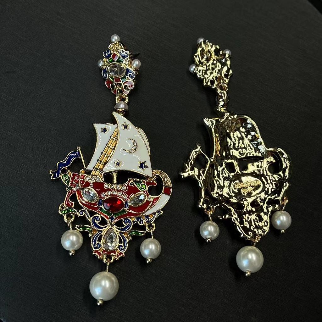 Średniowieczne Europejskie Kolczyki Wiszące z Klejnotami w Kształcie Statku Żaglowego – Luksusowy Design Vintage