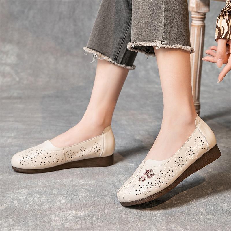 Summer New Leather Good Mother Sandals Flat Bottom Non-slip Hollow Shallow Mouth Low Top Breathable Casual Middle and Old Sandals