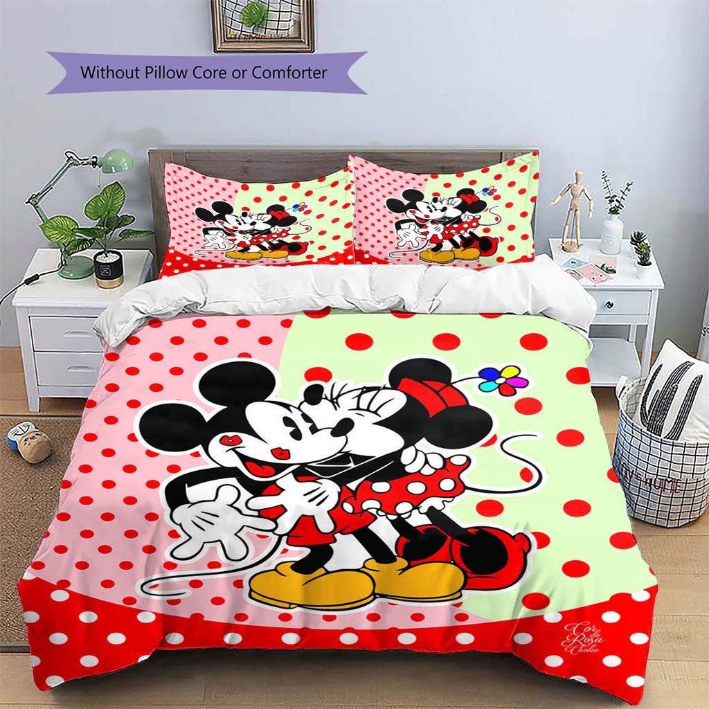 Sweet and cool Minnie Mouse themed print bedding set, warm and comfortable, the perfect choice to decorate a child's bedroom.