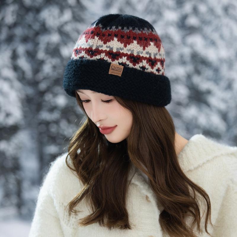 Fair Island Style Leather Mark Curled Knitted Wool Hat Autumn and Winter Retro Face Showing Small Christmas Hat Casual Windproof Warm Hat