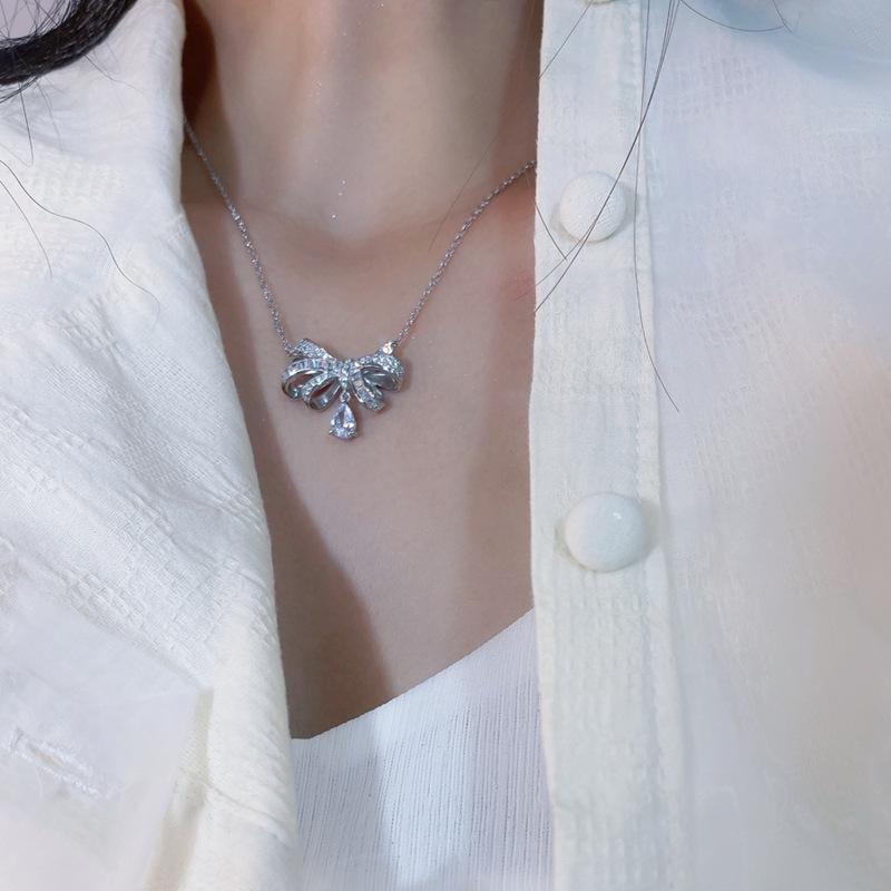 

Корейский стиль блестящий циркон капля колье на ключицу с подвеской-бантом - Легкая роскошь мода для женщин 2022