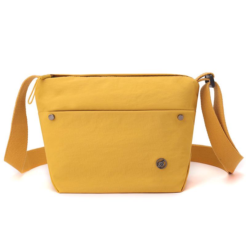 Women's Casual Nylon Crossbody Bag: Large Capacity, Lightweight, Versatile for Travel and Commuting.