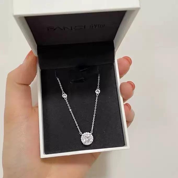 High-End Zircon Star Pendant Necklace for Women - Elegant, Simple Design