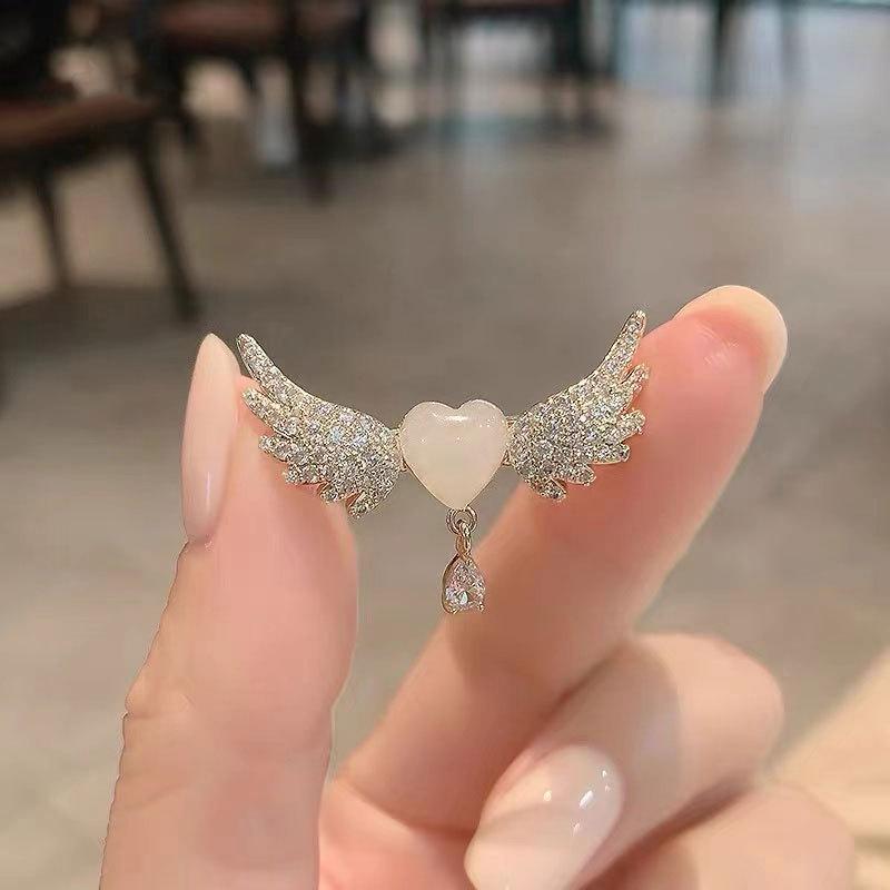 Elegant Cat's Eye Diamond Bow Brooch for Versatile Suit or Clothing Pin