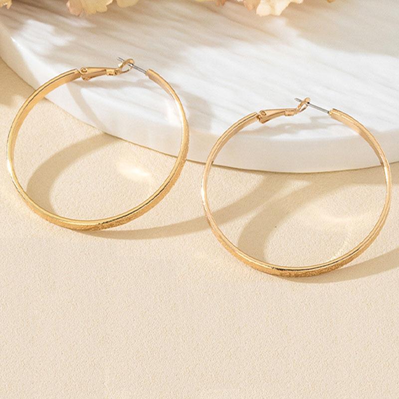 Пара сережек с рисунком рыбок, матовая текстура, модная атмосфера, ретро и элегантные серьги, серьги.