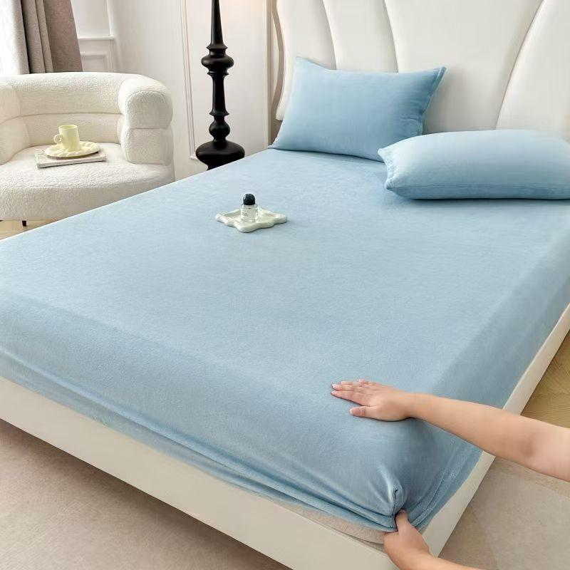 Super Soft Fleece Fitted Sheet - Queen Size - Extra Plush Polar Fleece, No-Pilling - Deep Pocket - All Season Cozy Warmth
