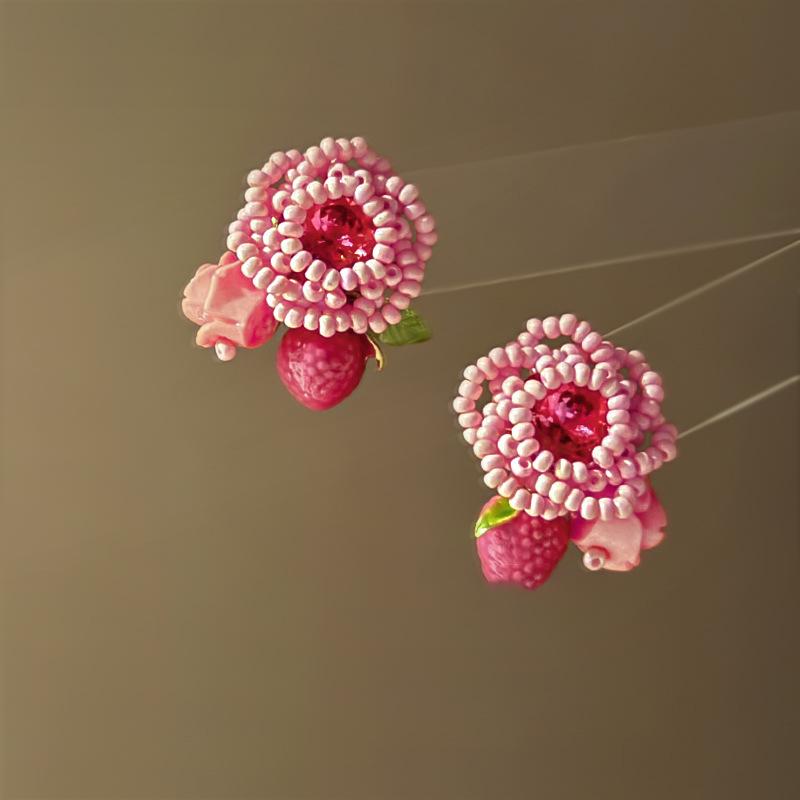 

Rice bead pink flower strawberry earrings fashion super fairy stud earrings light luxury high sense new earrings women