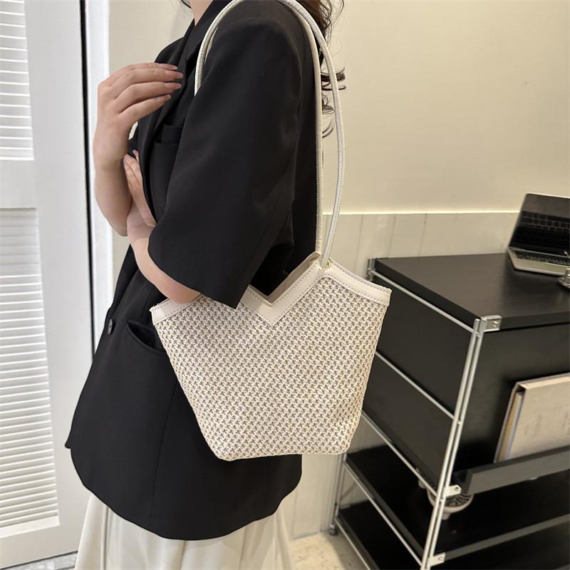 Trendy Casual Bucket Bag For Women With Spacious Interior And Stylish Colors