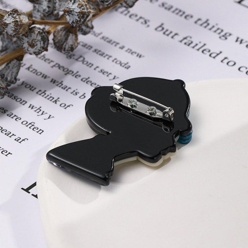 Blucome Acrylic Film Actor Lady Brooches For Women Beauty Elegant Hepburn Girl Figure Party Office Brooch Pin Gifts