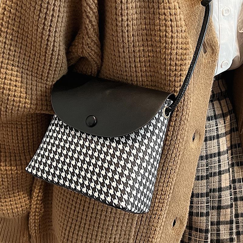 Popular Niche Bags for Women In Autumn and Winter New Textured One-shoulder Crossbody Bag Fashionable Versatile Bucket Bag for Women