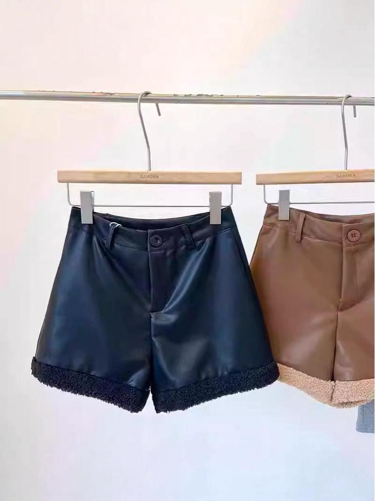 Petite Patchwork High Waist Leather Hot Pants with Furry Design for Autumn/Winter