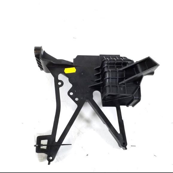 Front Crossmember Bracket for Mercedes-Benz W213 E300 (2136206400, 2136206500)