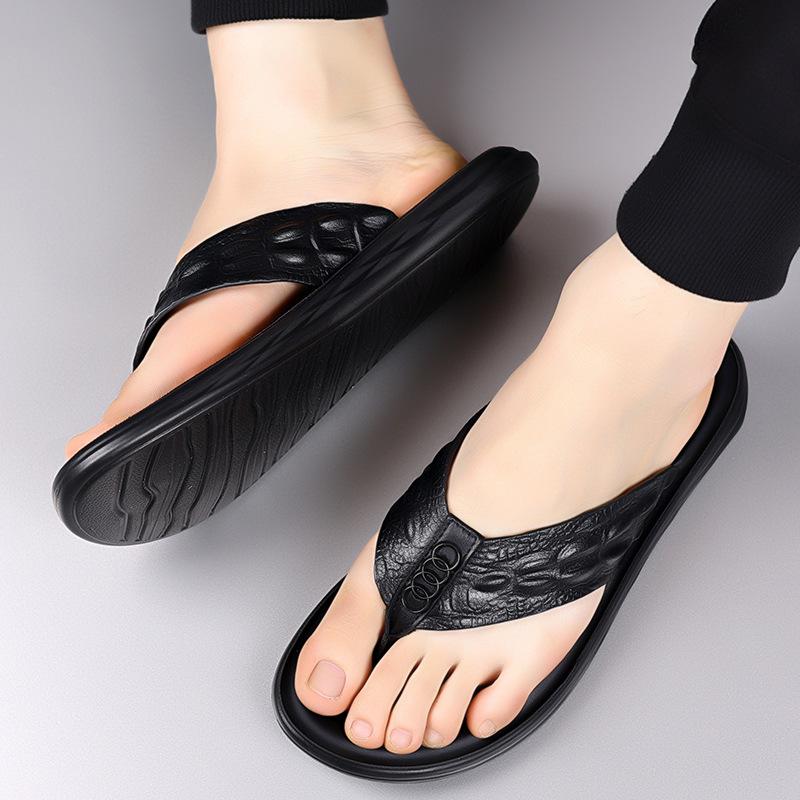Slippers summer new outdoor casual flip-flops light luxury high-end non-slip beach slippers