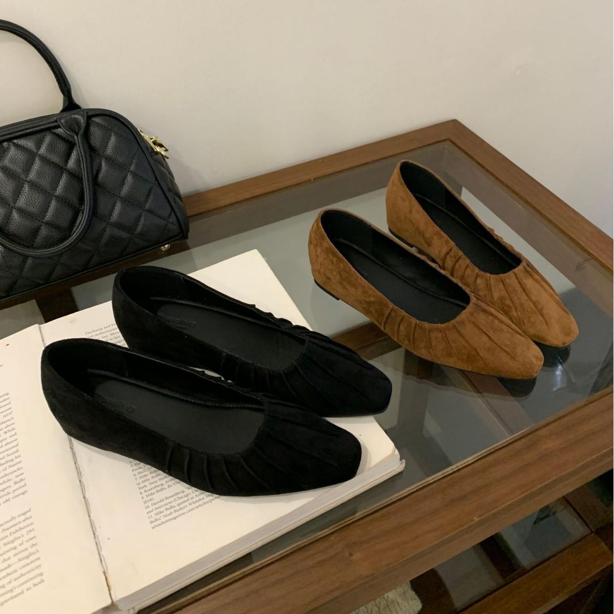 

2025 new autumn and winter suede pleated inner slope heel shallow mouth foot cover versatile women s single shoes 39 коричневый