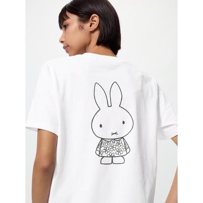Japonsko Miffy v květu Ut