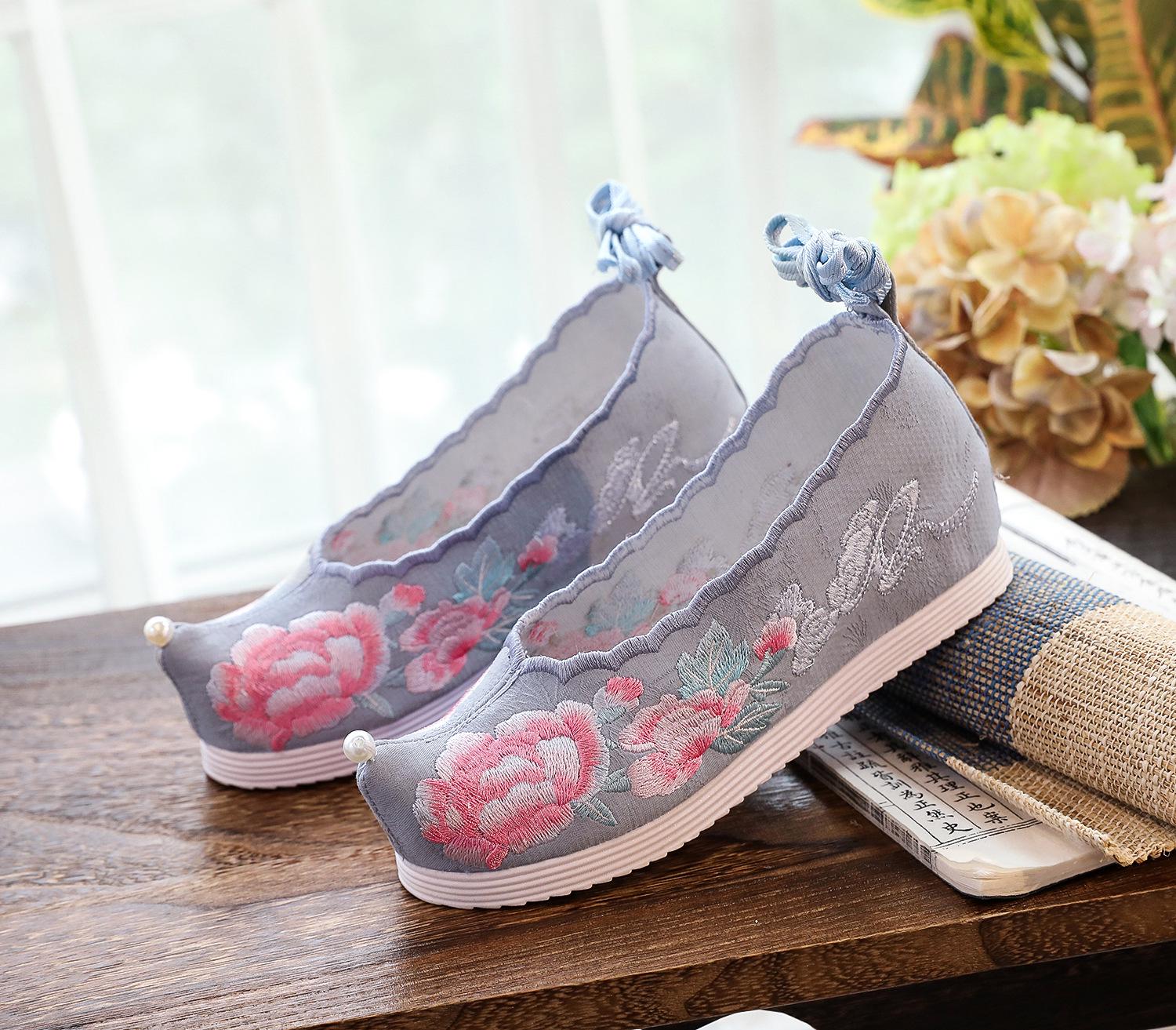 Women s Pointed Toe Hanfu Style Embroidered Cloth Shoes with Inner Heightening 38