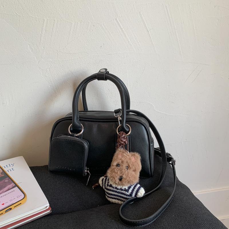 Retro popular small bag women's 2025 new fashion versatile messenger bag super hot portable bowling bag