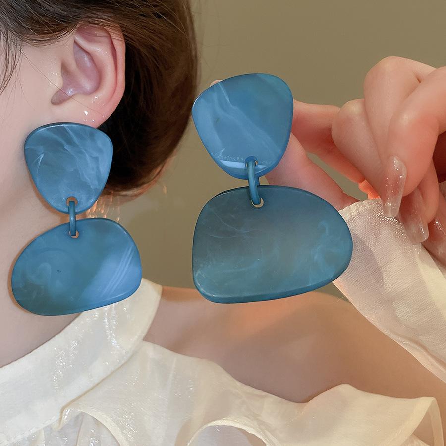 French Retro Silver Needle Round Flat Round Resin Fringed Earrings Light Luxury High-end Earrings Versatile Earrings